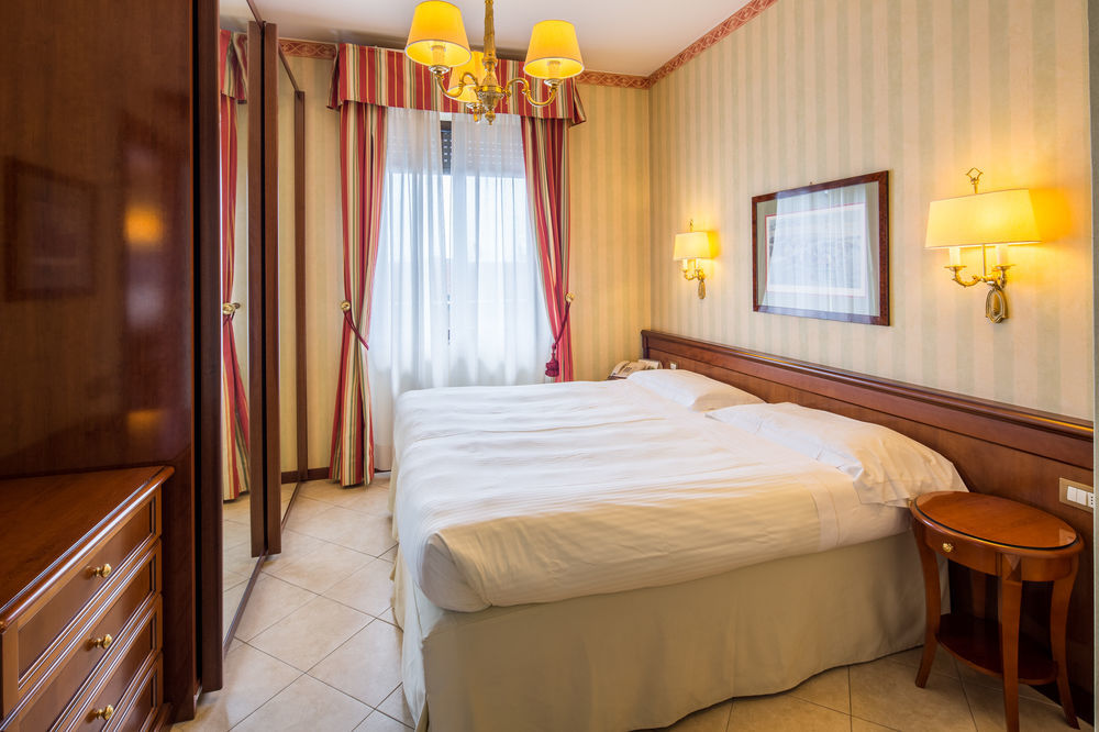 Unaway Hotel & Residence Linea Uno Milano Exteriör bild